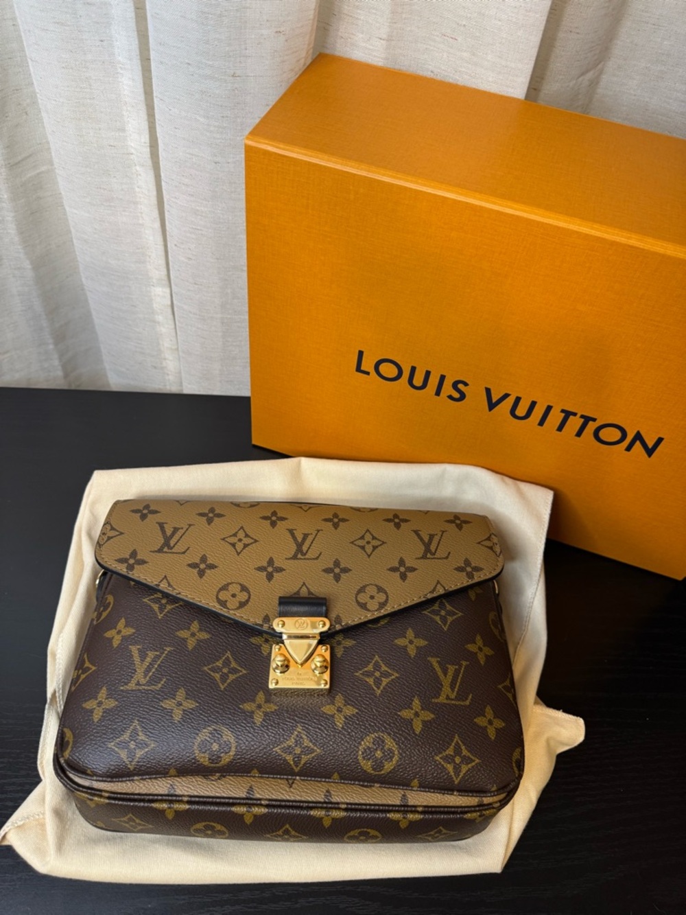 Louis Vuitton Pochette Metis in reverse monogram Crossbody bag - Picture 13 of 15